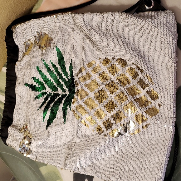 Madden Girl gym/overnight bag plus backpack tote - Picture 7 of 9